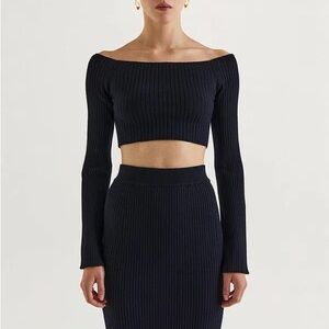 Classic Regina George Elegant Black Off-Shoulder Crop Top